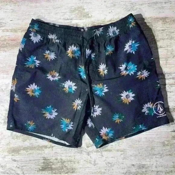 Volcom men’s‎ black with floral design swim trunks size large - Picture 2 of 5